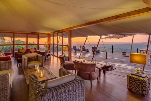 Open-sided lodge lounge set for a small leadership group