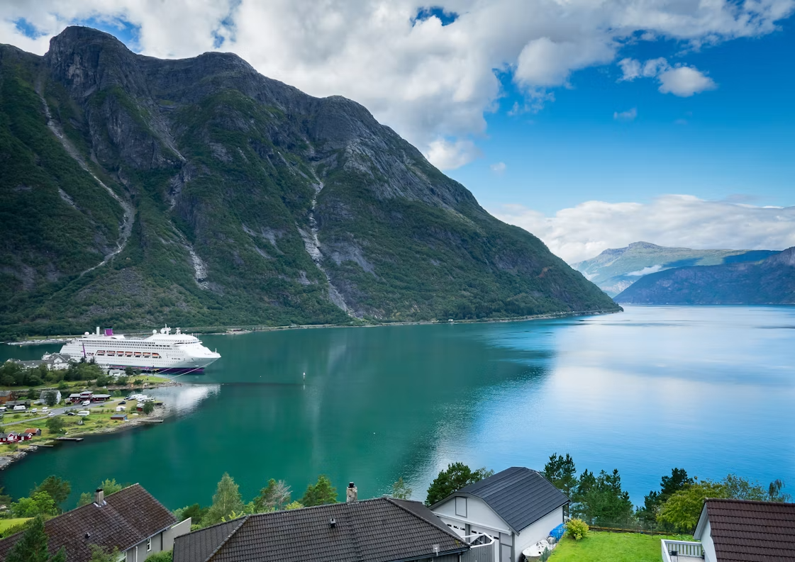 Norway luxury package with fjord cruise and scenic stays