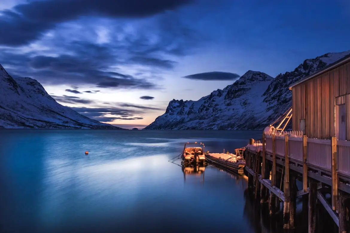 norway-fjord-cruise-lofoten-mountain-view.webp
